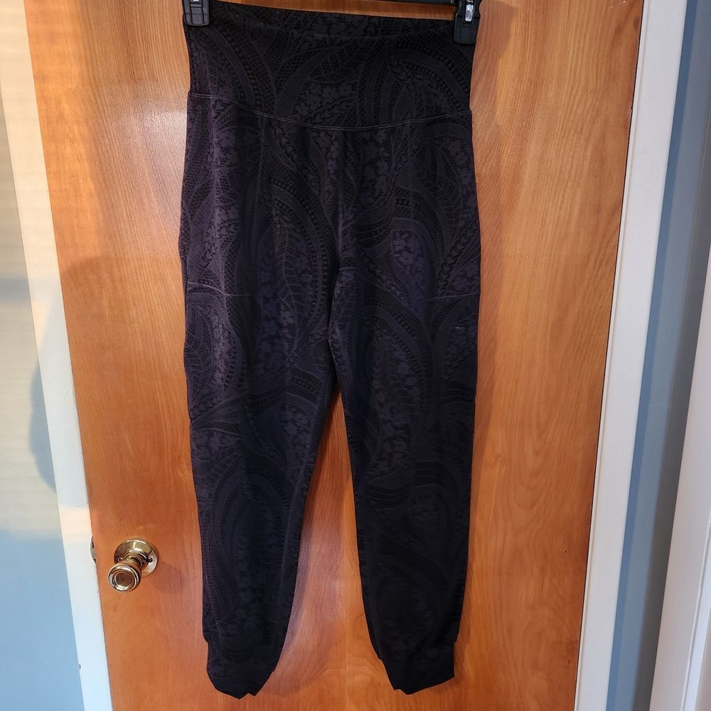 Athleta Salutation Textured Jogger in "Dreamweaver Black" pattern